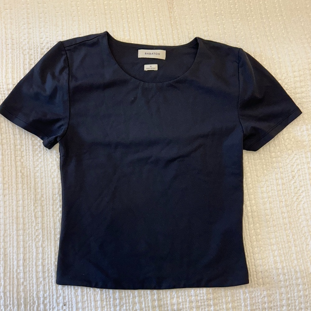 Aritzia black Babaton contour cropped tshirt